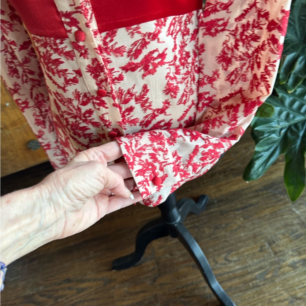 LaPerla Red & cream Floral Embroidered Women's Top made in Italy vnt 90’s - Picture 4 of 11